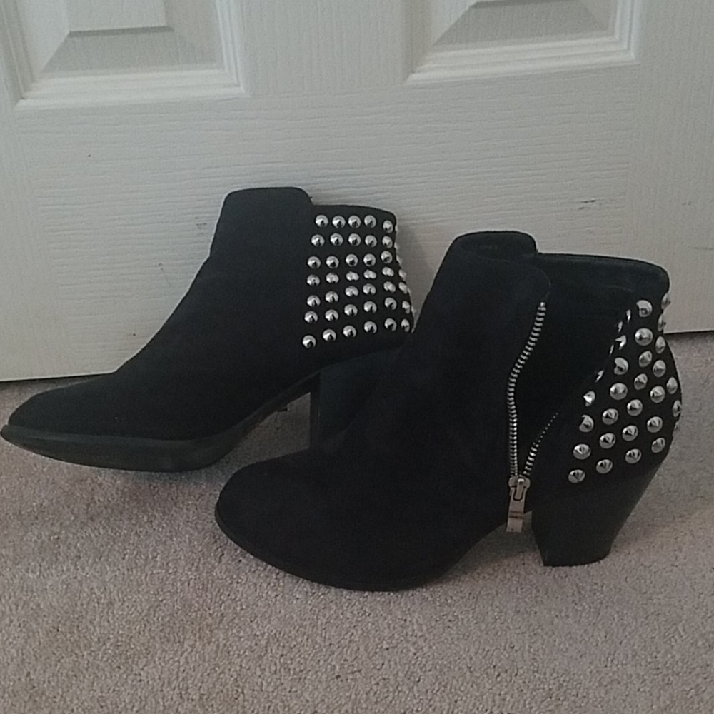 Black heeled booties